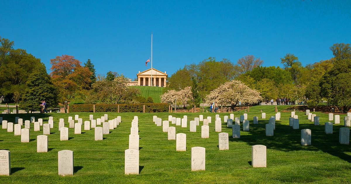 what time does arlington national cemetery close visiting hours tips